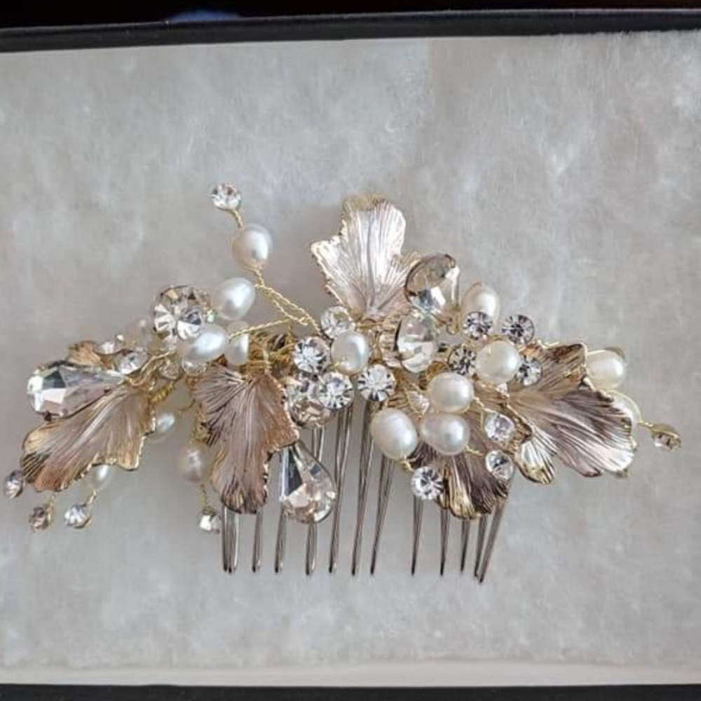 Ivory and gold hair pin